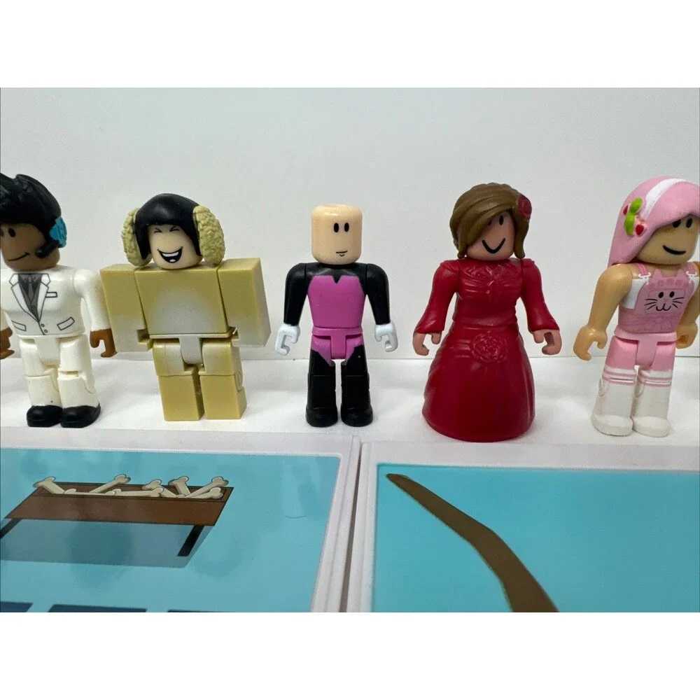Large Mixed Lot Roblox Action Figures Character Toys With Accessories NO CODES